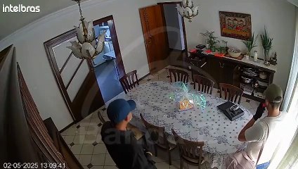 Criminosos com luvas invadem casa no Guaíra e fogem com joias históricas da família