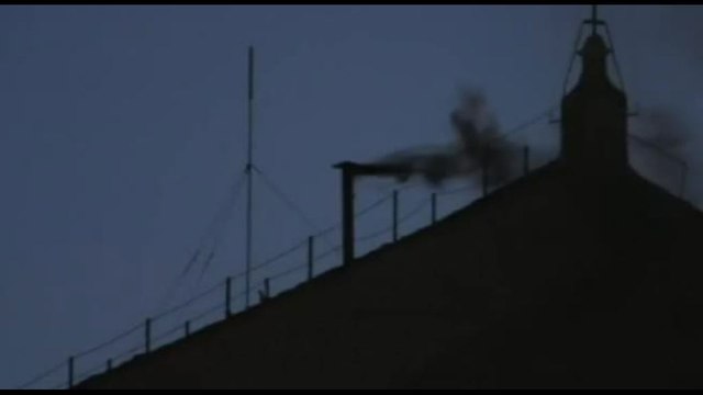 Conclave, la prima fumata è nera: non c'è ancora un nuovo Papa