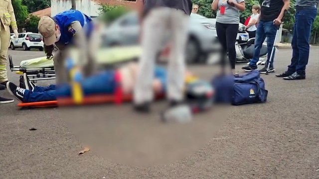 Motociclista é socorrido pelo Siate após forte colisão no Parque São Paulo