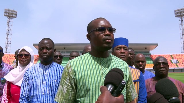 Rénovation du stade du 4 août : Le Premier ministre s’enquiert des travaux de finition