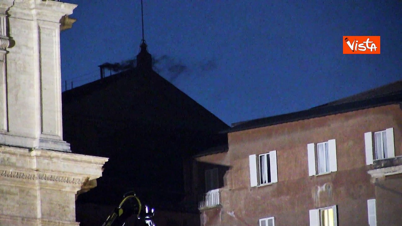 Conclave 2025, prima fumata nera, ancora nessun Papa eletto