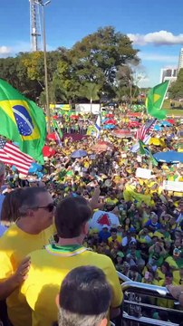 Ato pró-Anistia com presença de Jair Bolsonaro reúne apoiadores do ex-presidente em Brasília