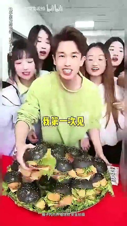 摸盲盒挑战，最后一个你们评评理！摸盲盒 老铁笑一笑