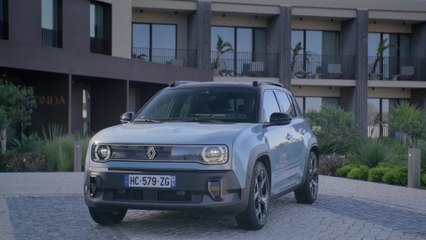 Renault 4 E-Tech electric Techno Exterior Design in Cloud Blue