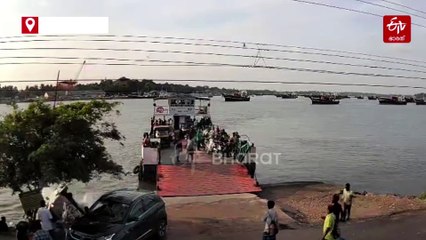 ജങ്കാറിലേക്ക് കയറ്റാൻ റിവേഴ്‌സെടുത്തു, 'കൈവിട്ട്' കാർ പുഴയില്‍; കുട്ടികളുള്‍പ്പെടെ രക്ഷപ്പെട്ടത് അത്‌ഭുതകരമായി, വീഡിയോ!!