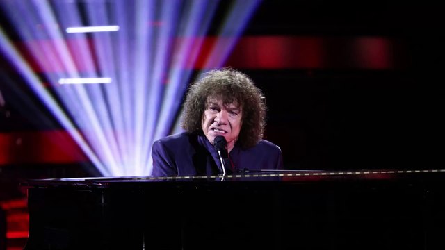 Riccardo Cocciante: lapsus durante i David di Donatello, lascia il palco, poi torna