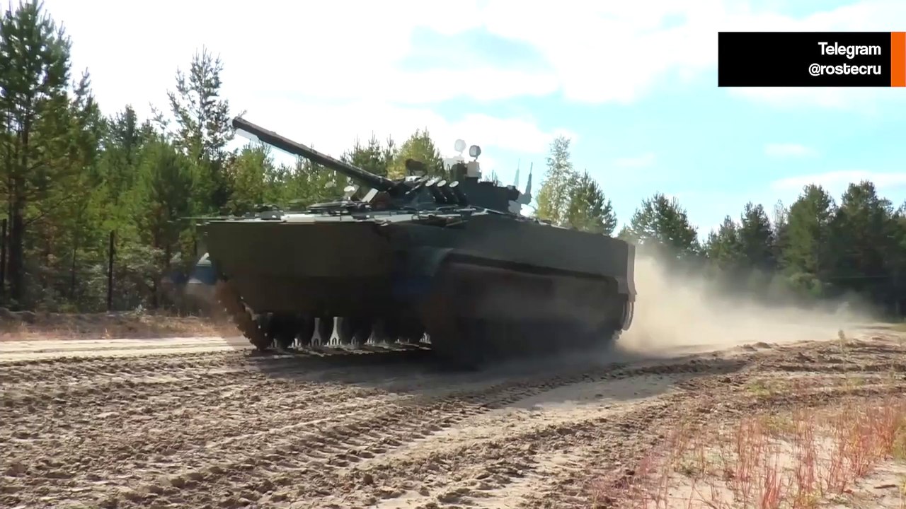 ड्रोन हमलों में नुकसान के बाद रूस ने नए BMP-3 सैन्य वाहन तैनात किए, बेहतर सुरक्षा के साथ