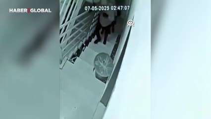 4 kişi bir eve balta ve çekiçle saldırdı o anlar kamerada