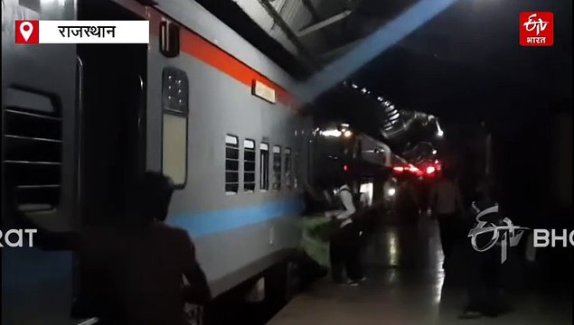 ब्लैकआउट में अनोखे नजारे, दूल्हे ने रोकी निकासी तो अंधेरे में गुजरी ट्रेन