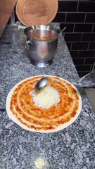 Yarısı Kavurmalı, Yarısı Pastırmalı! Efsane Sucuklu Pizza Denemesi 🍕🔥