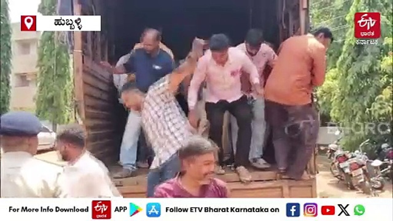 ಹುಬ್ಬಳ್ಳಿಯಲ್ಲಿ 1,700 ರೌಡಿ ಶೀಟರ್​ಗಳ ಪರೇಡ್​ : ಬಾಲಬಿಚ್ಚಿದ್ರೆ ಕಠಿಣ ಕ್ರಮದ ಎಚ್ಚರಿಕೆ ನೀಡಿದ ಪೊಲೀಸ್​ ಕಮಿಷನರ್​​