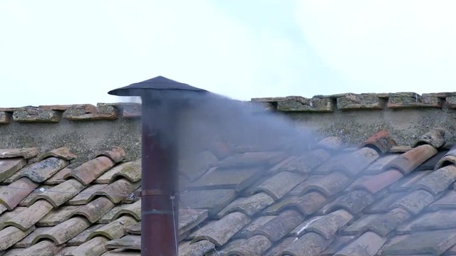 MOMENT: First smoke on second day of conclave is black, indicating cardinals haven't elected new pope