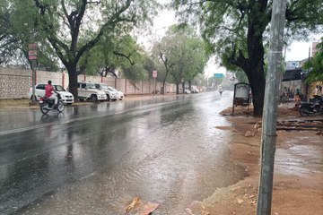 पहले आया अंधड़ फिर जमकर बरसे मेघ