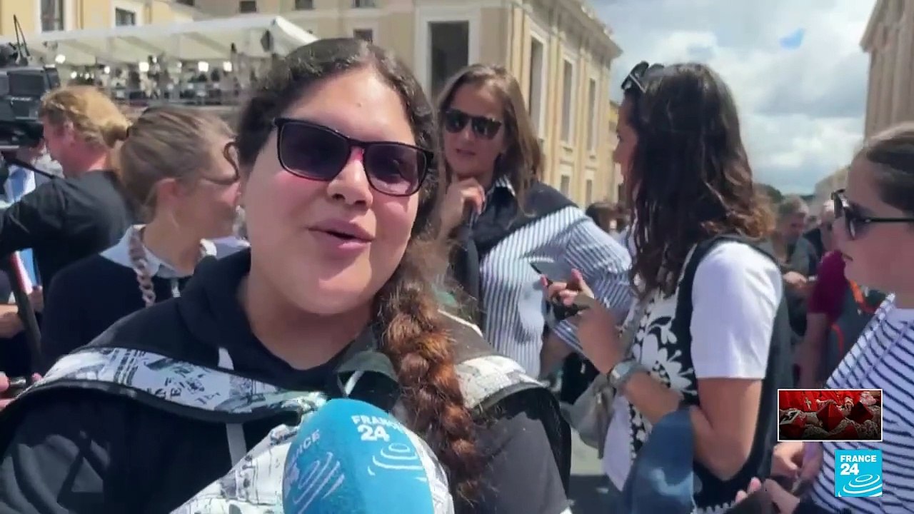 Segunda fumata negra en el Vaticano y el mundo a la espera del nuevo papa