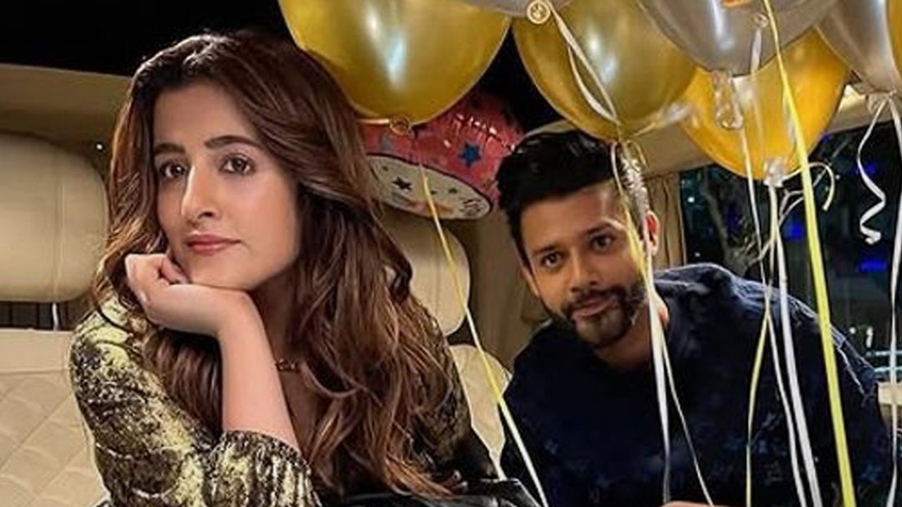 Kriti Sanon की बहन Nuupur संग प्यार में सिंगर Stebin Ben?