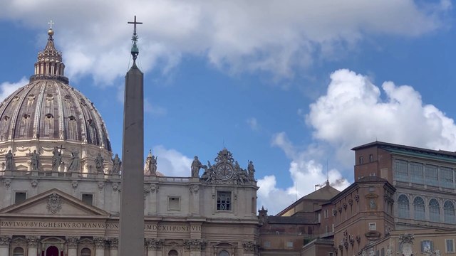 La fumata nera nel primo scrutinio del secondo giorno di Conclave