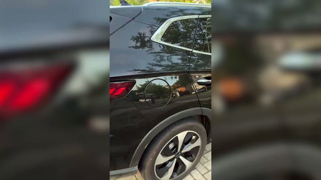 Balearon el auto del futbolista Agustín Rossi