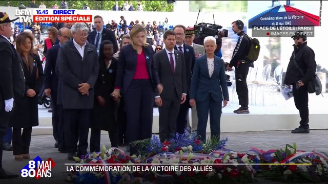8-Mai: la présidente de l'Assemblée nationale Yaël Braun-Pivet dépose une gerbe de fleurs devant la tombe du Soldat inconnu