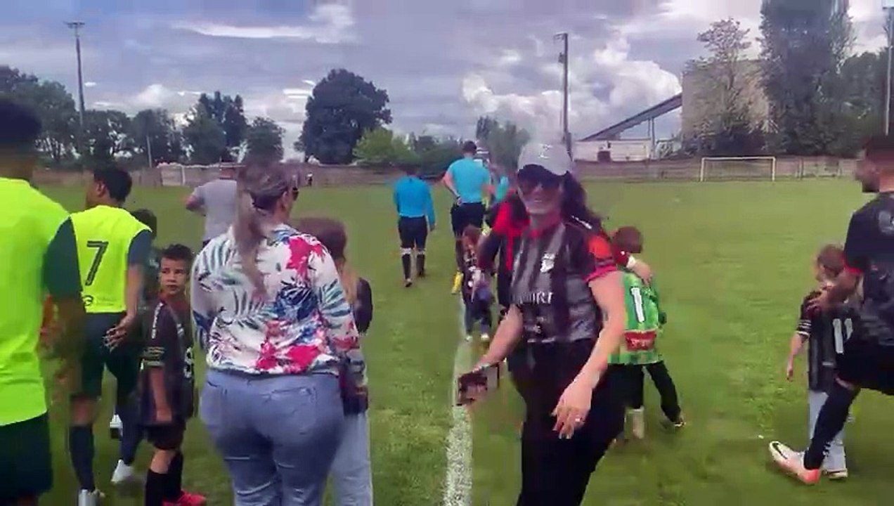 Entrée des enfants avec les joueurs pour leur dernier match à domicile