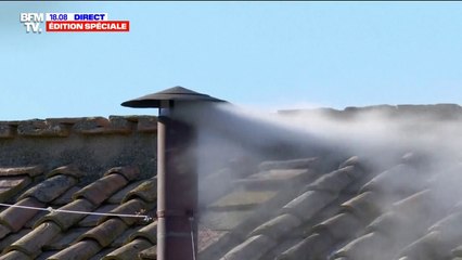 Vatican: la fumée blanche s'échappe de la cheminée de la chapelle Sixtine, un nouveau pape a été élu