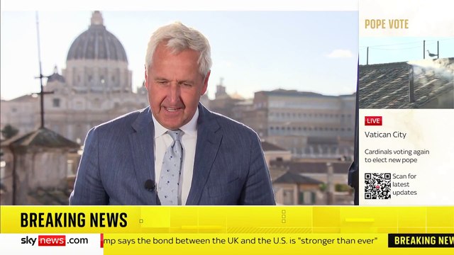 Vatican: La fumée blanche s’échappe de la cheminée de la chapelle Sixtine - Un nouveau pape a été élu par les cardinaux pour succéder à François