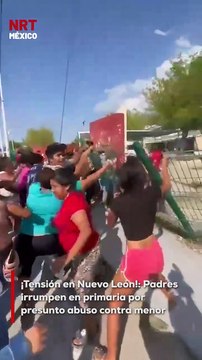 La denuncia de un presunto abuso contra un menor de edad en una primaria de Ciénega de Flores desató la furia y la desesperación de varios padres de familia, quienes tomaron la decisión de forzar la entrada al plantel. La comunidad exige una investigación