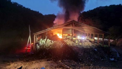 강원 강릉 쓰레기 매립장에 불...작업장 전소 / YTN