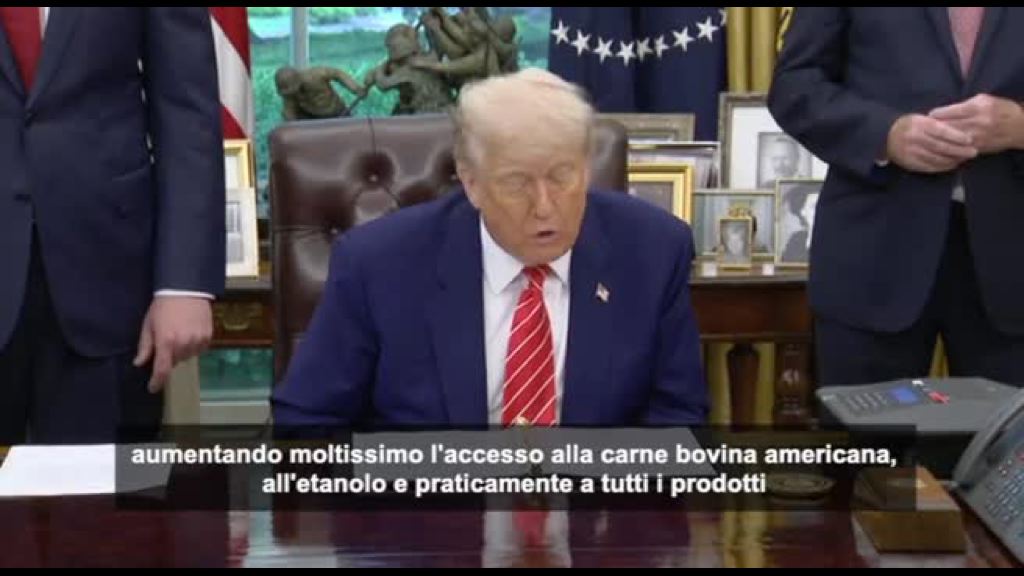 Video Trump annuncia accordo con UK, \