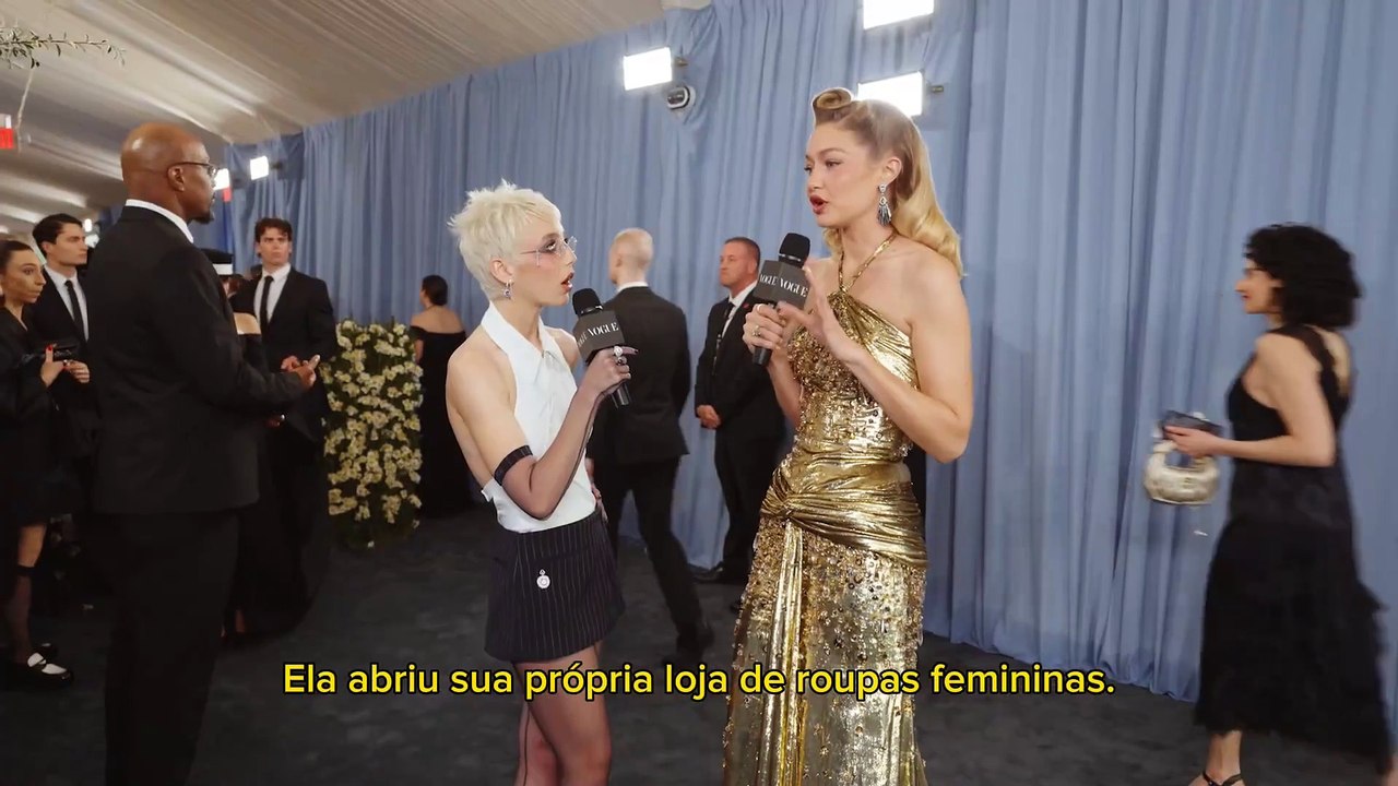 Emma Chamberlain entrevista Gigi Hadid para Vogue durante Met Gala 2025 [LEGENDADO/PT-BR]