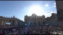 San Pietro in festa dopo la fumata bianca, eletto il nuovo Papa