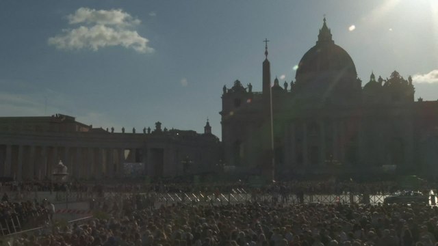 El MOMENTO en el que el PAPA LEÓN XIV sale al BALCÓN como nuevo PAPA de la IGLESIA