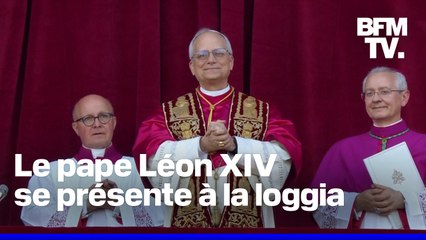 Le pape Léon XIV se présente au balcon place Saint-Pierre