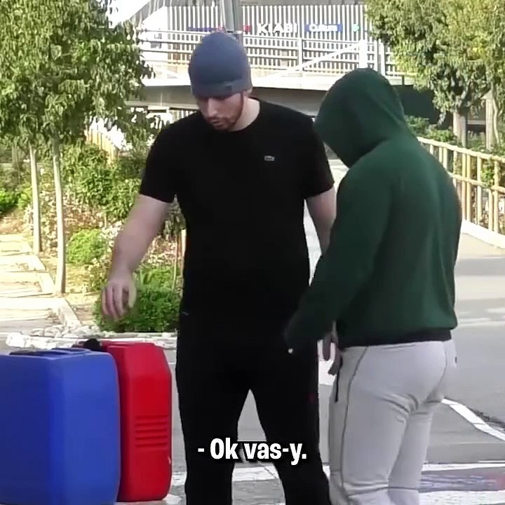 Cet escroc vend de l'essence 5€ le litre 😳
