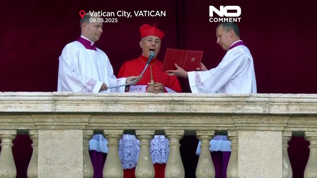 Papież Leon XIV, pierwszy papież z USA, przemawia do tłumu na Placu Świętego Piotra