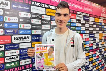 Juan Ayuso reacciona a 'su' portada: "Aquí en el Giro me comeré unos 30 platos así de espaguetis"