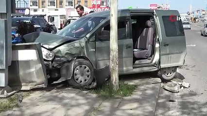 Faciadan dönüldü! Araç akaryakıt istasyonuna daldı