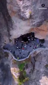 China ne Paharo Ko Kaat Kar Aisa Bana Diya Ke Tourist Ke Liye Adventure Point