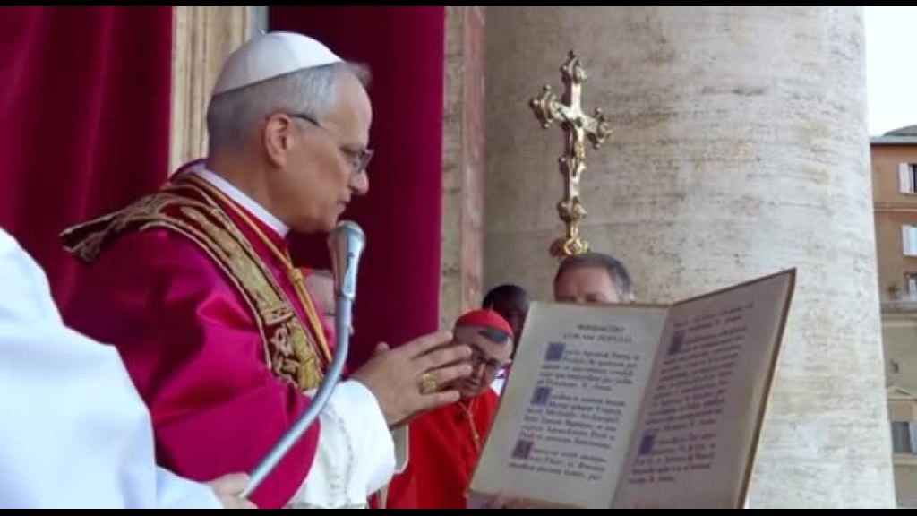 Video Papa Leone XIV impartisce la prima benedizione \