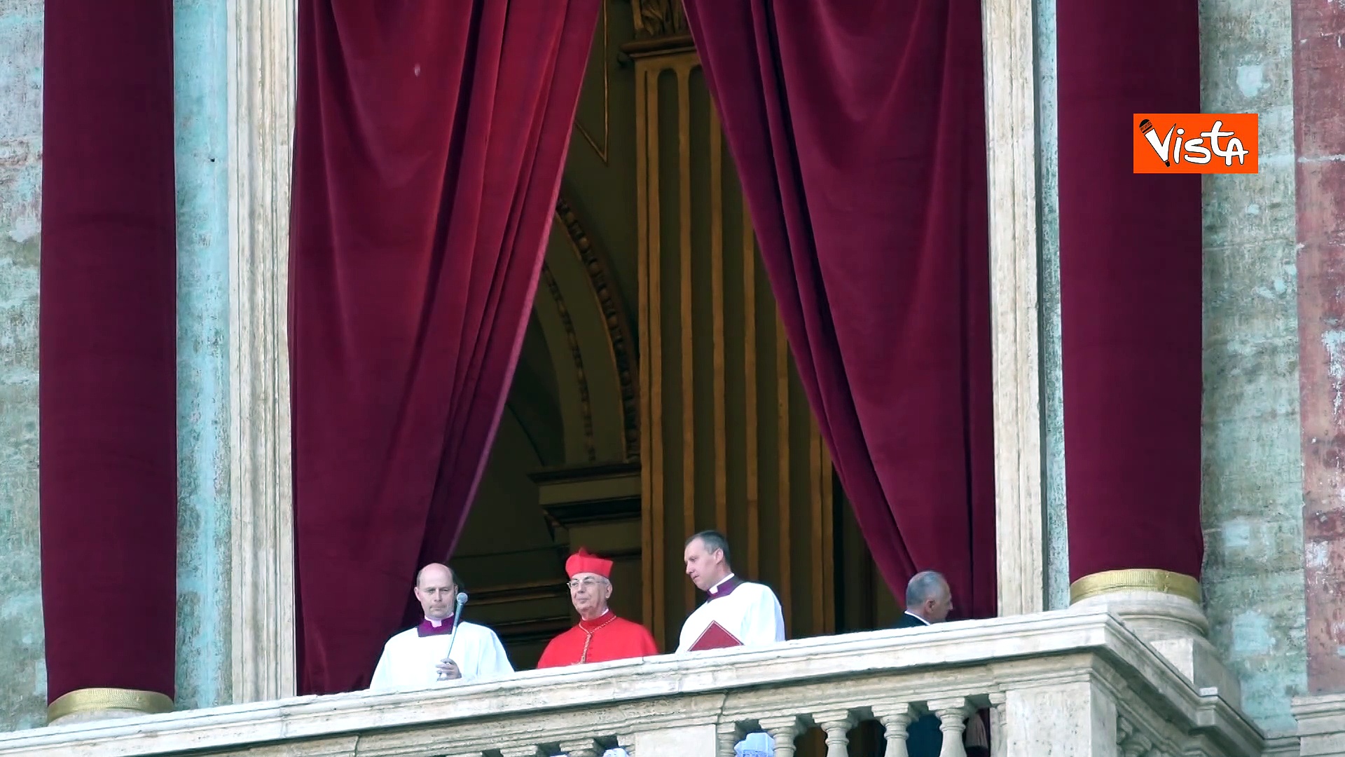 Video L'habemus Papam pronunciato da mons. Mamberti, il nuovo Papa è Robert Francis Prevost