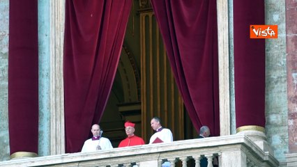 L'habemus Papam pronunciato da mons. Mamberti, il nuovo Papa è Robert Francis Prevost