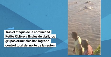 Haitianos huyen a un río por violencia de las pandillas