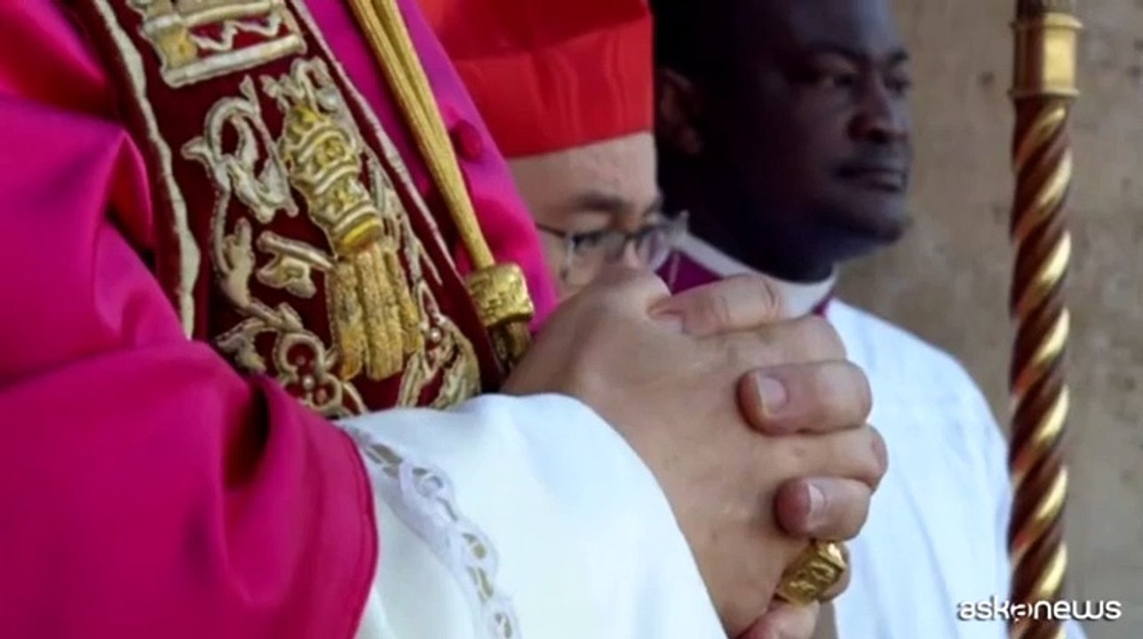 Papa Leone XIV impartisce la prima benedizione "Urbi et Orbi"