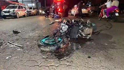 Jovem de 24 anos fica ferido após colidir moto de alta cilindrada contra carro em Cascavel