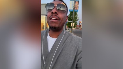 Paul Pierce cumple su promesa: anda 32 kilómetros vestido con una bata para volver a su casa