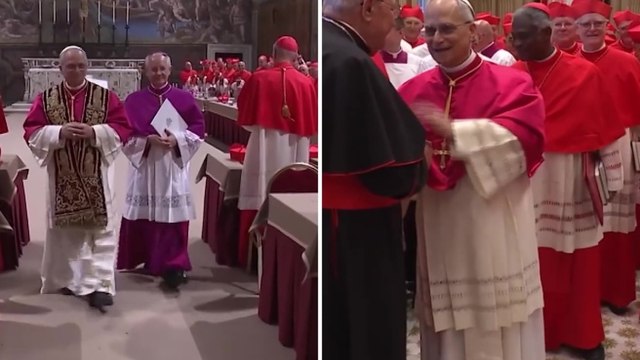 L'applauso dei cardinali nella Cappella Sistina per il nuovo Papa