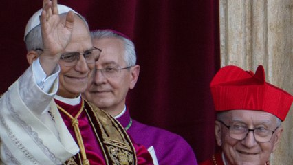 Primeras palabras en castellano del nuevo Papa León XIV ante los fieles en la plaza de San Pedro