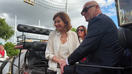 Ana Rosa Quintana se deja ver en la Feria de Abril junto a su marido