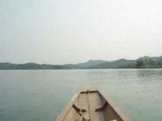 pirogue sur lac borneo