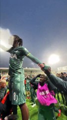 Festejos Tottenham com adeptos