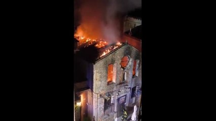 Paura in centro storico a Verona, in fiamme l'ex chiesa di Santa Felicita